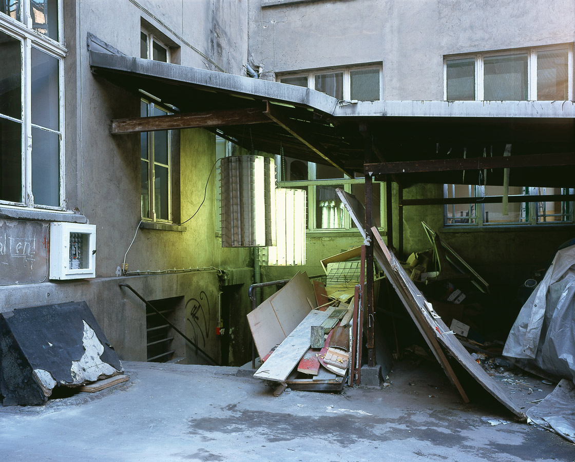 Temporary Spaces - galerie berlintokyo Außen, 1996