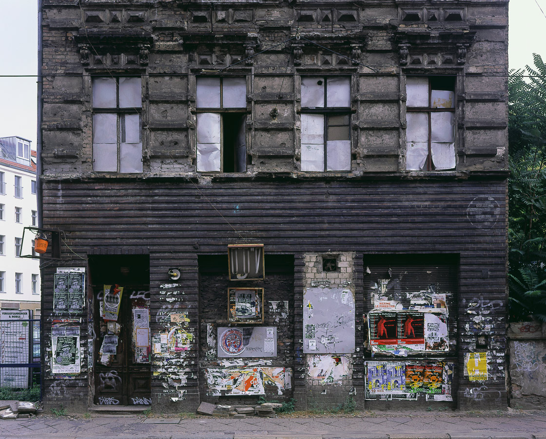 Temporary Spaces - Eimer Außen, 1996