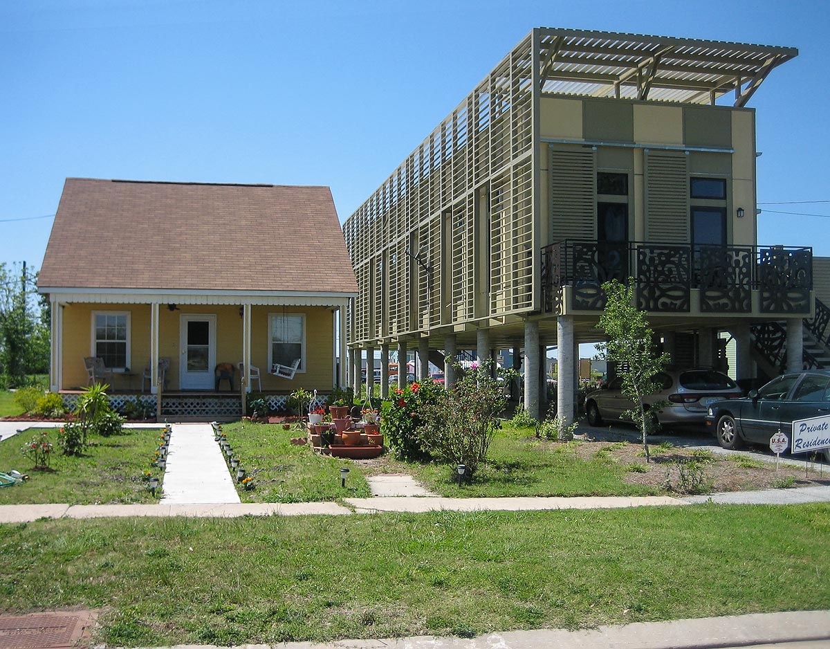 KATRINA - Make it Right Foundation design next to traditional house. The foundation founded by Brad Pitt hired several architects and proposed building 150 houses.